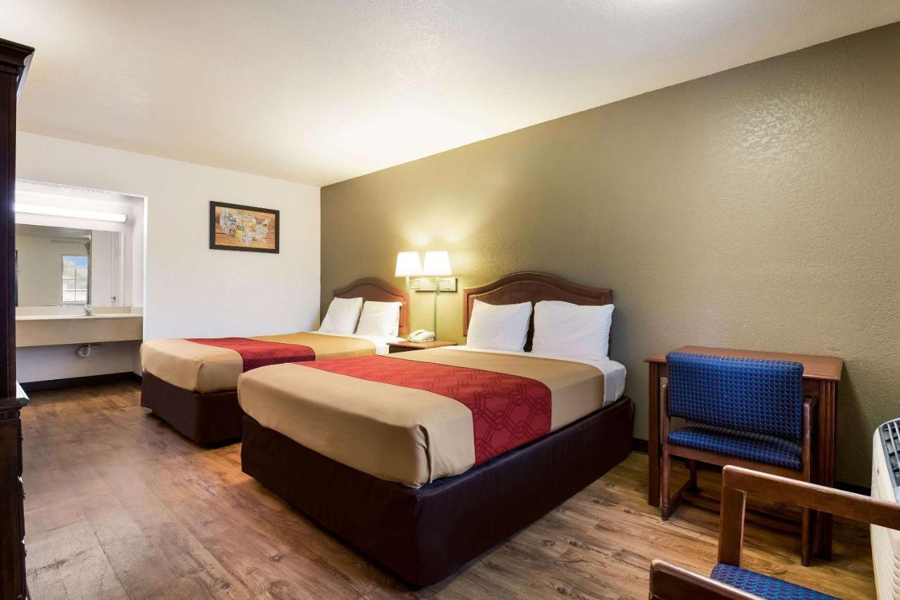 Econo Lodge Bartlesville Hwy 75 Exterior photo