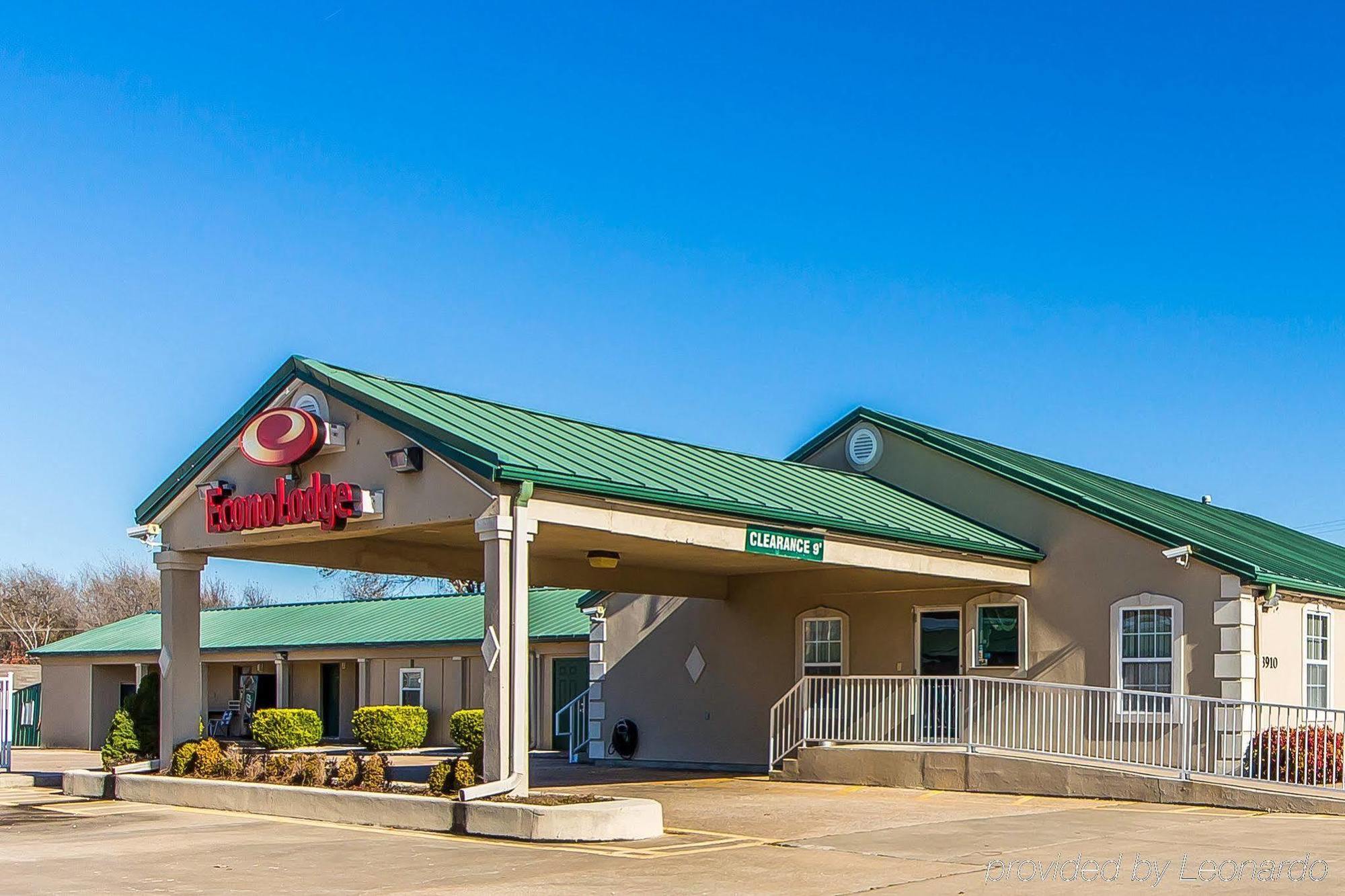 Econo Lodge Bartlesville Hwy 75 Exterior photo
