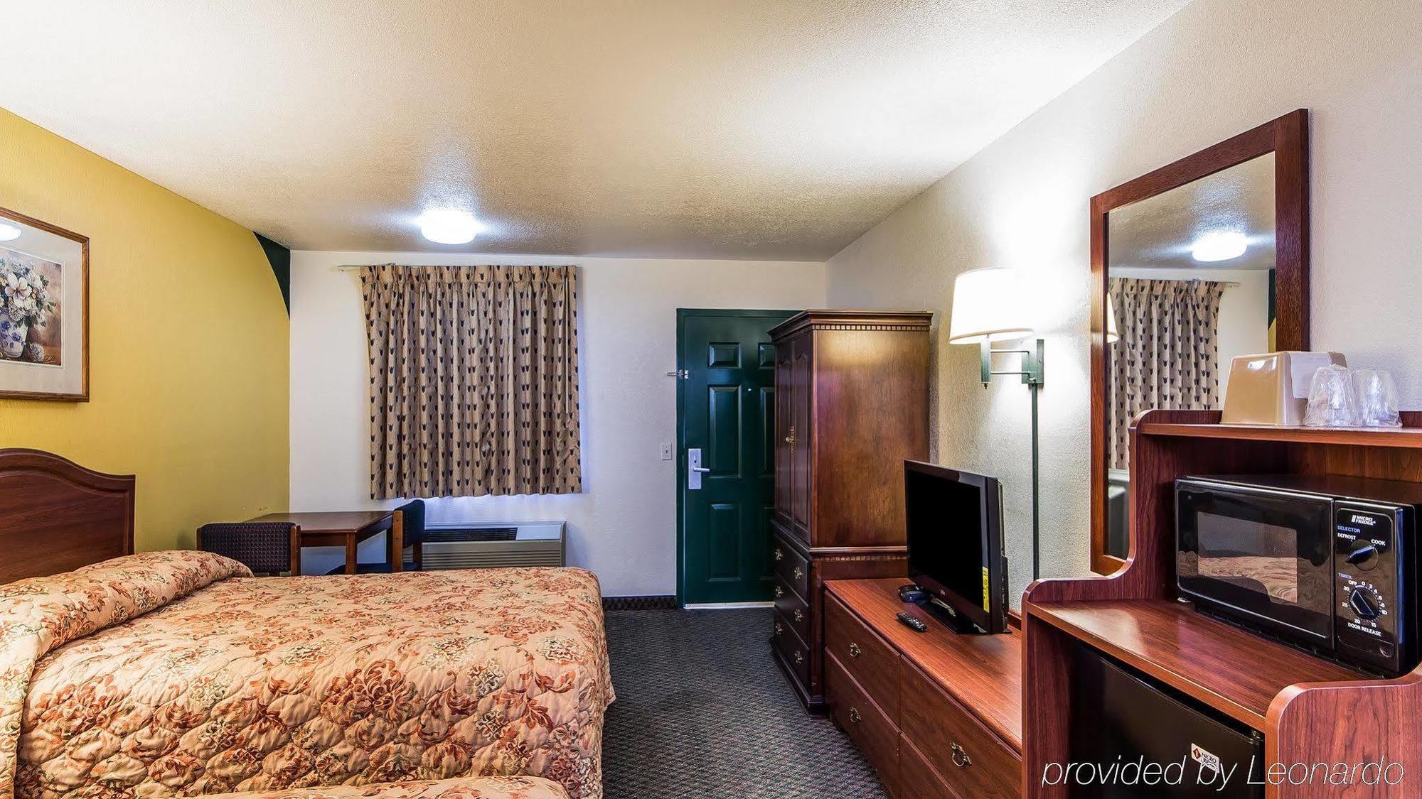 Econo Lodge Bartlesville Hwy 75 Exterior photo