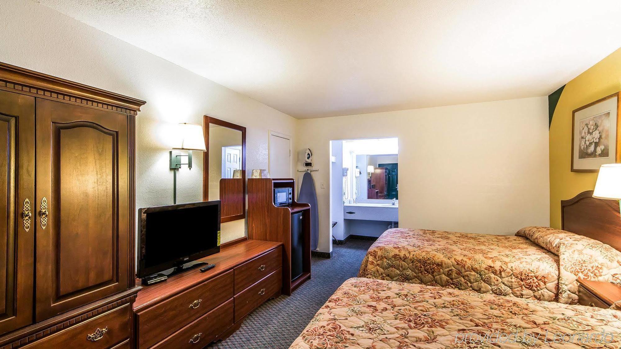 Econo Lodge Bartlesville Hwy 75 Exterior photo